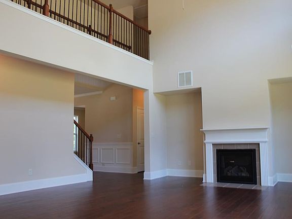 3rd image of 180 Bergen Dr