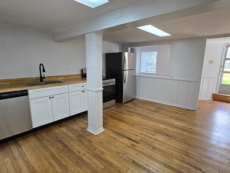 400 W Main St #9 — Photo 6