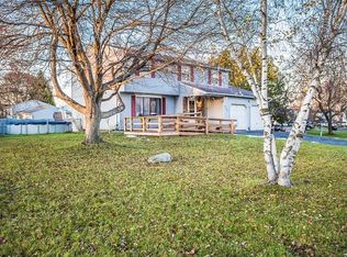 8240 Perrugia Ln, Clay, NY 13041