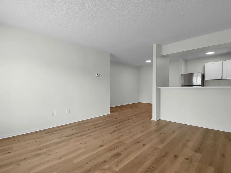 Coventry Apartments — Photo 5