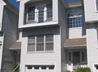 72 Castlegate Dr, Springfield, MA 01129