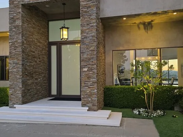16167 Royal Oak Rd, Encino, CA 91436