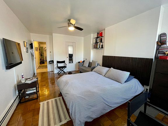 4th image of 301 E 110th St #4E