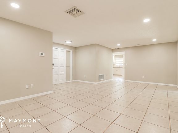 3rd image of 928 Parkwood Dr