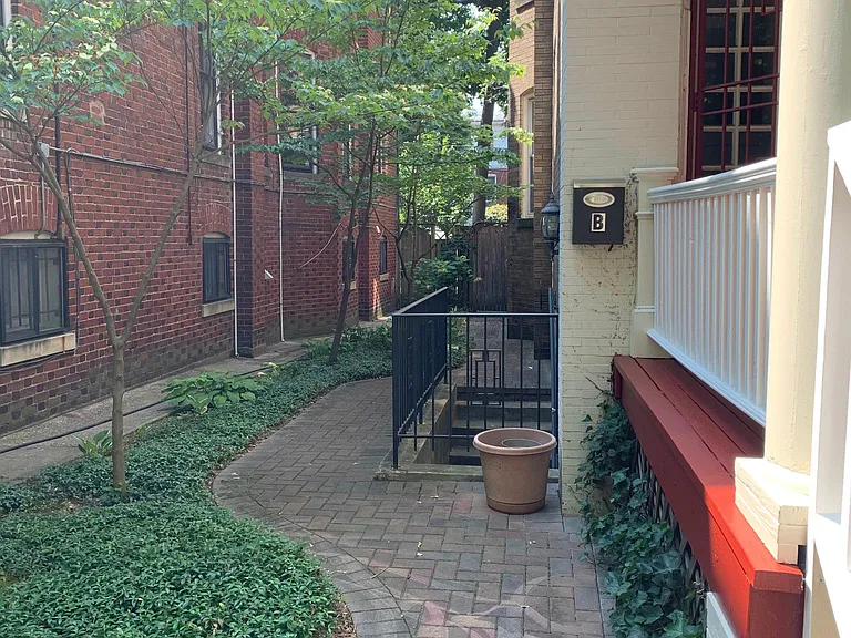 1824 Park Rd NW #B — Photo 2
