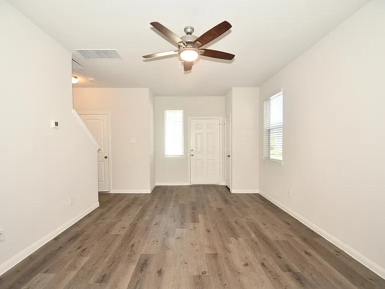 17419 Cuthbert St — Photo 7