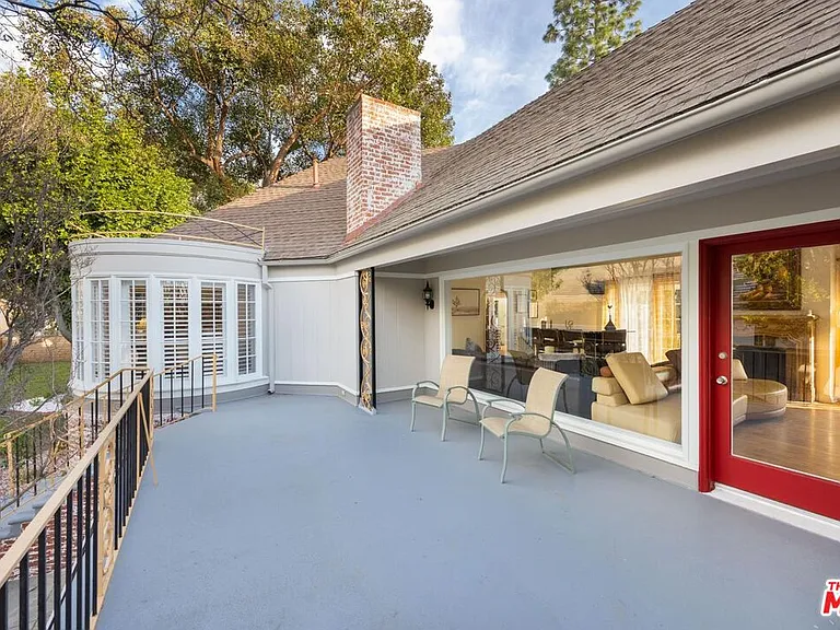 915 Edie Dr — Photo 32