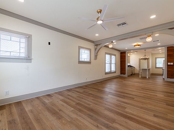 4th image of 319 Pershing Ave
