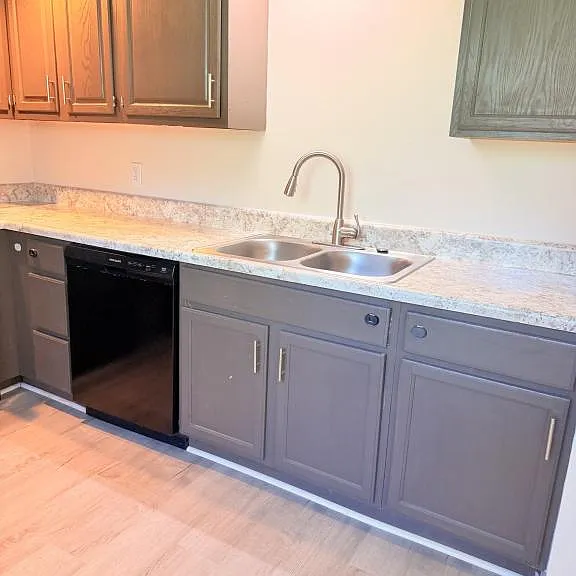 104 Brown Ct #8 — Photo 5