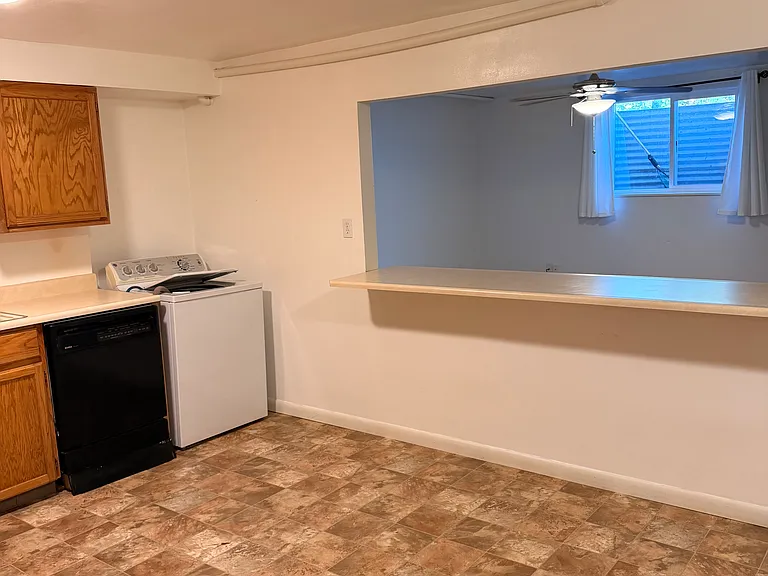 3327 E Locust St — Photo 3