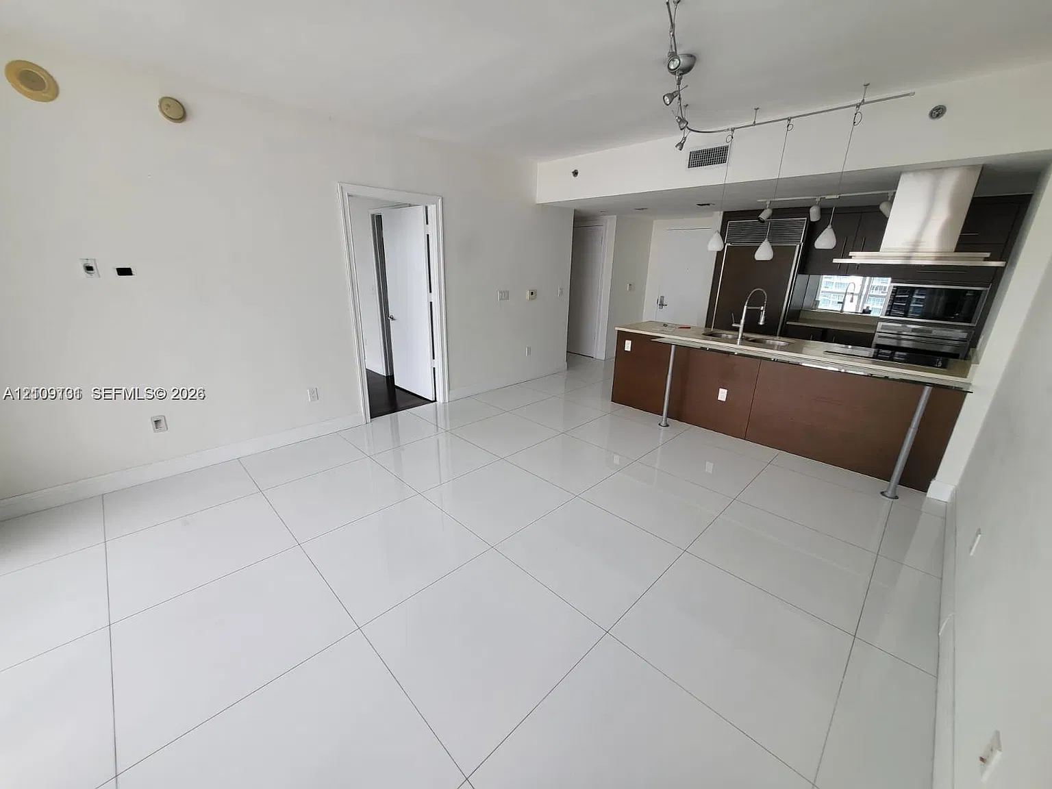 Icon Brickell Condo No 3 — Photo 3