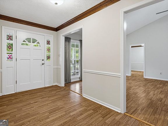 4th image of 93 Daniel Ct