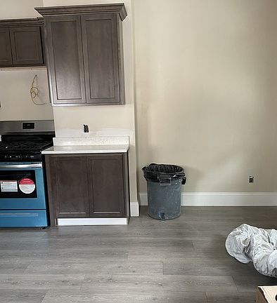 4th image of 91 Ash St Floor 1