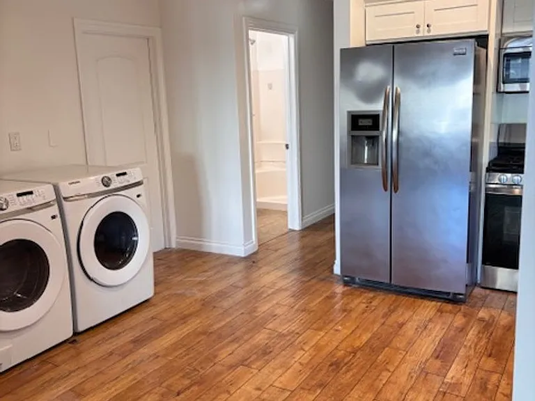 3 Bedroom 2 bathroom unit available, Larchmont area — Photo 4