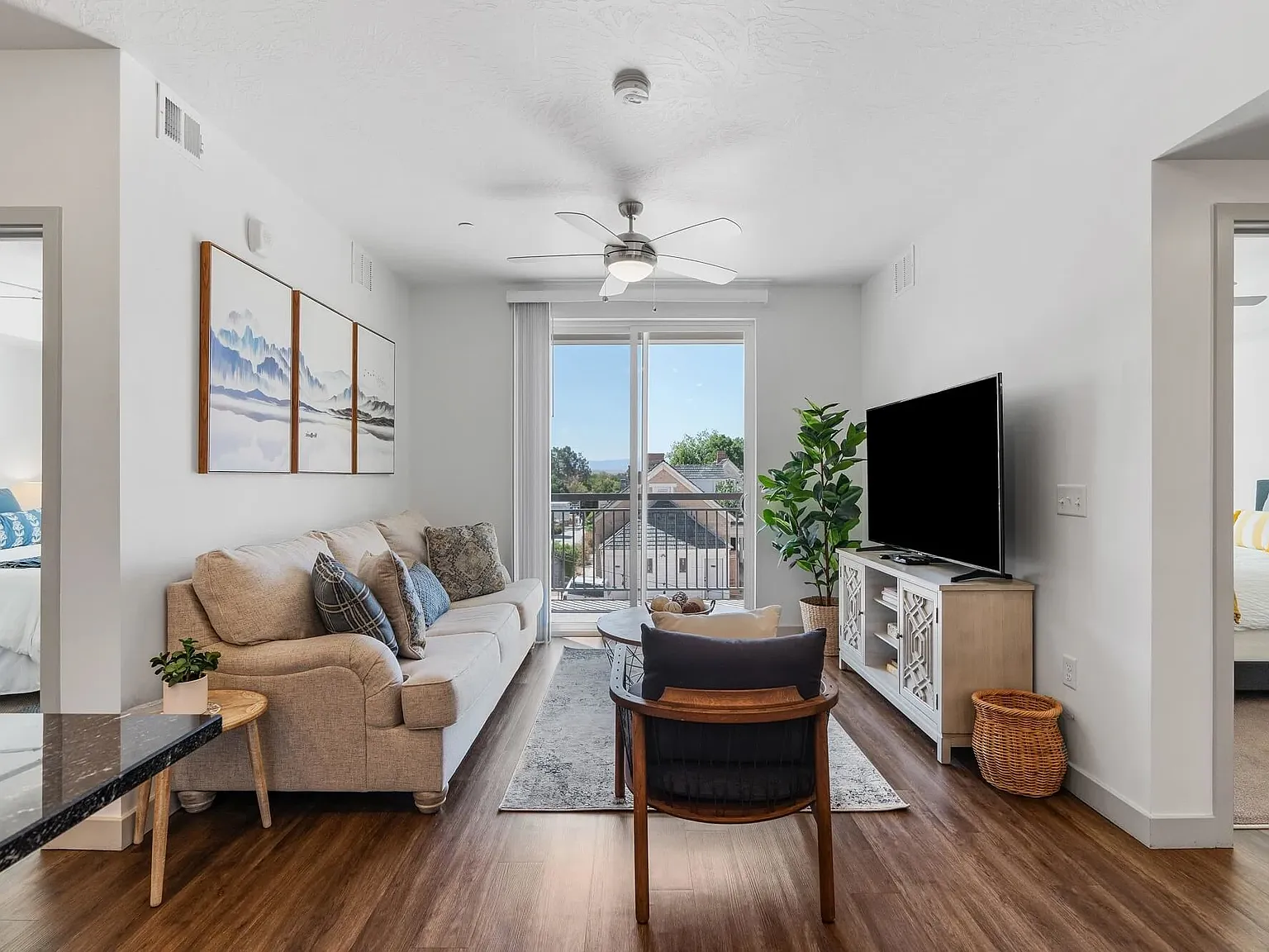 2 bed, 1019 sqft, $1,799 — Photo 4