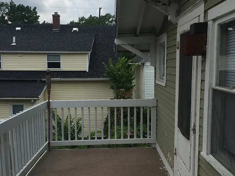 523 W Lapeer St #1/2 — Photo 4