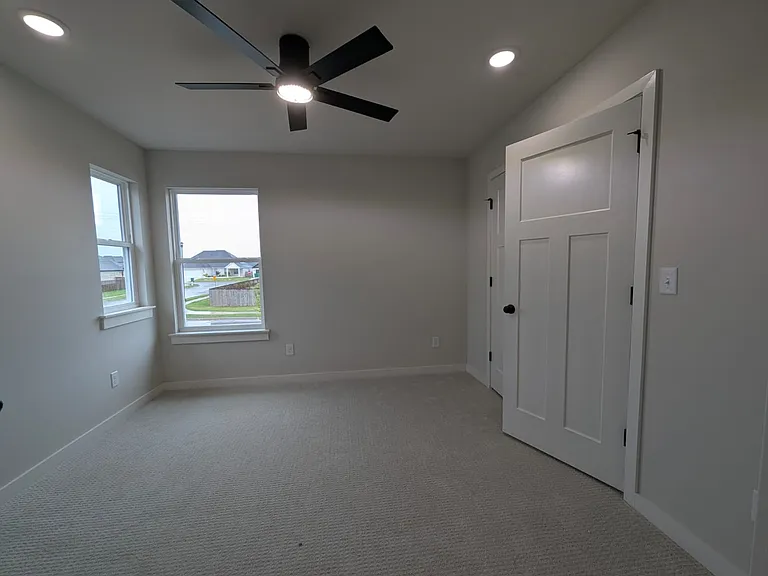 543 Cosmos St — Photo 15