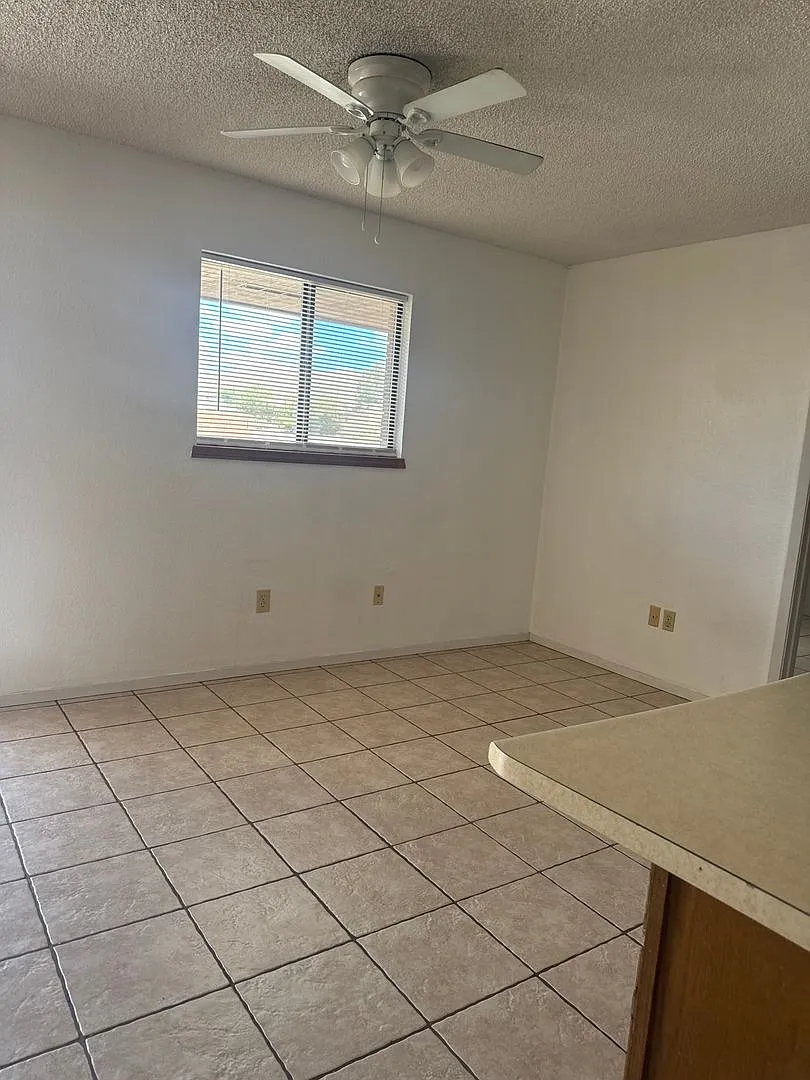 2 Bedroom, 1 Bath - Very Low Maintenance & pet friendly — Photo 2