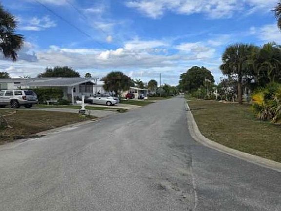 Exterior Neighborhood (street photo)