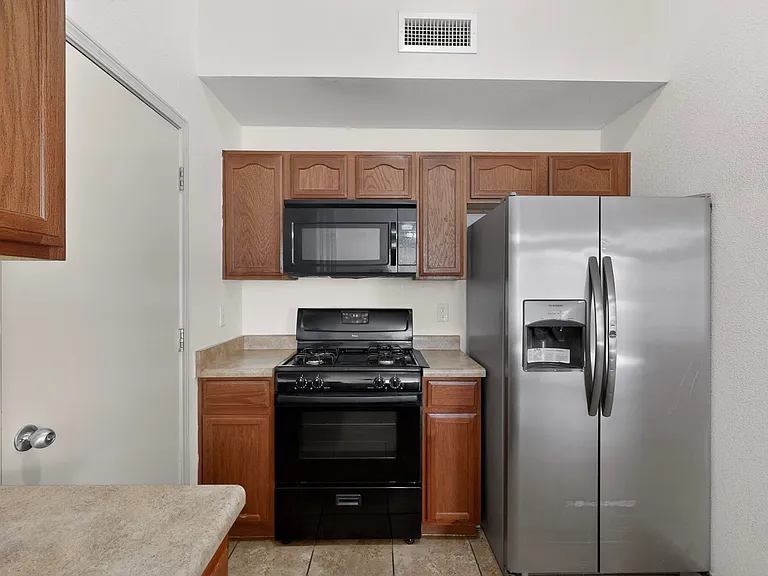 2304 Honey Dew St — Photo 15