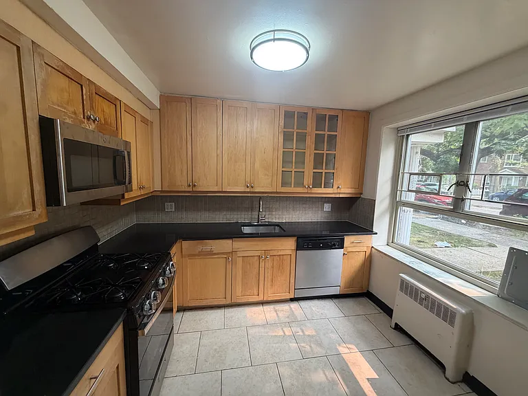 192nd St — Photo 2