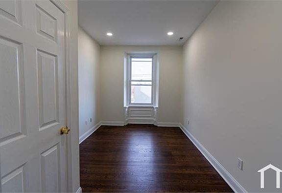 3rd image of 641 N 15th St #5