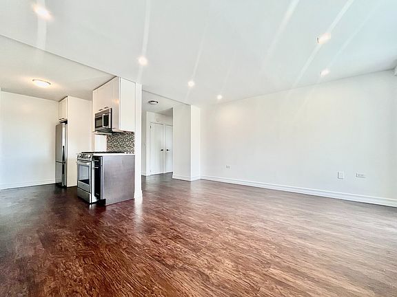 3rd image of 150 W 225th St APT 22J