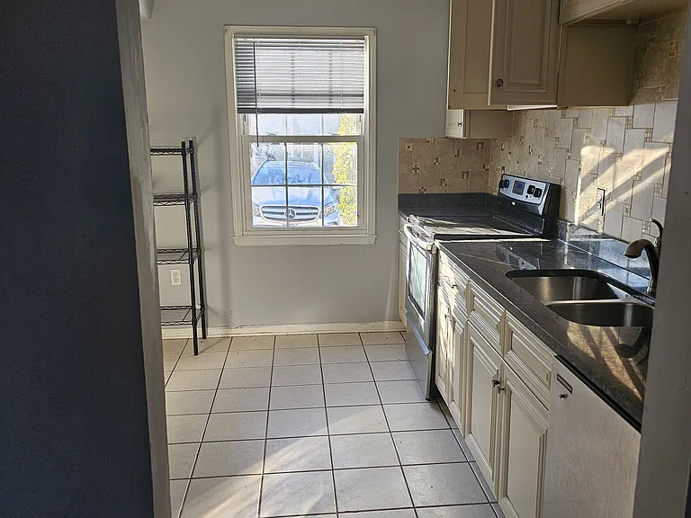 7558 Whitehall Dr — Photo 14