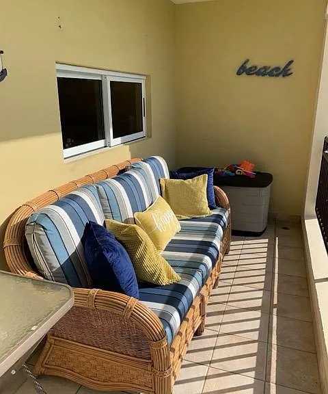 Balcony w/beach view