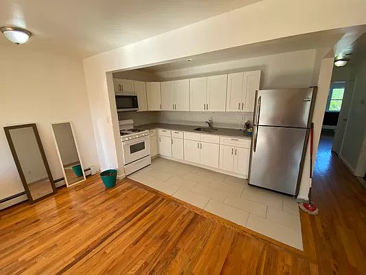 2nd image of 748 Brush Ave #2