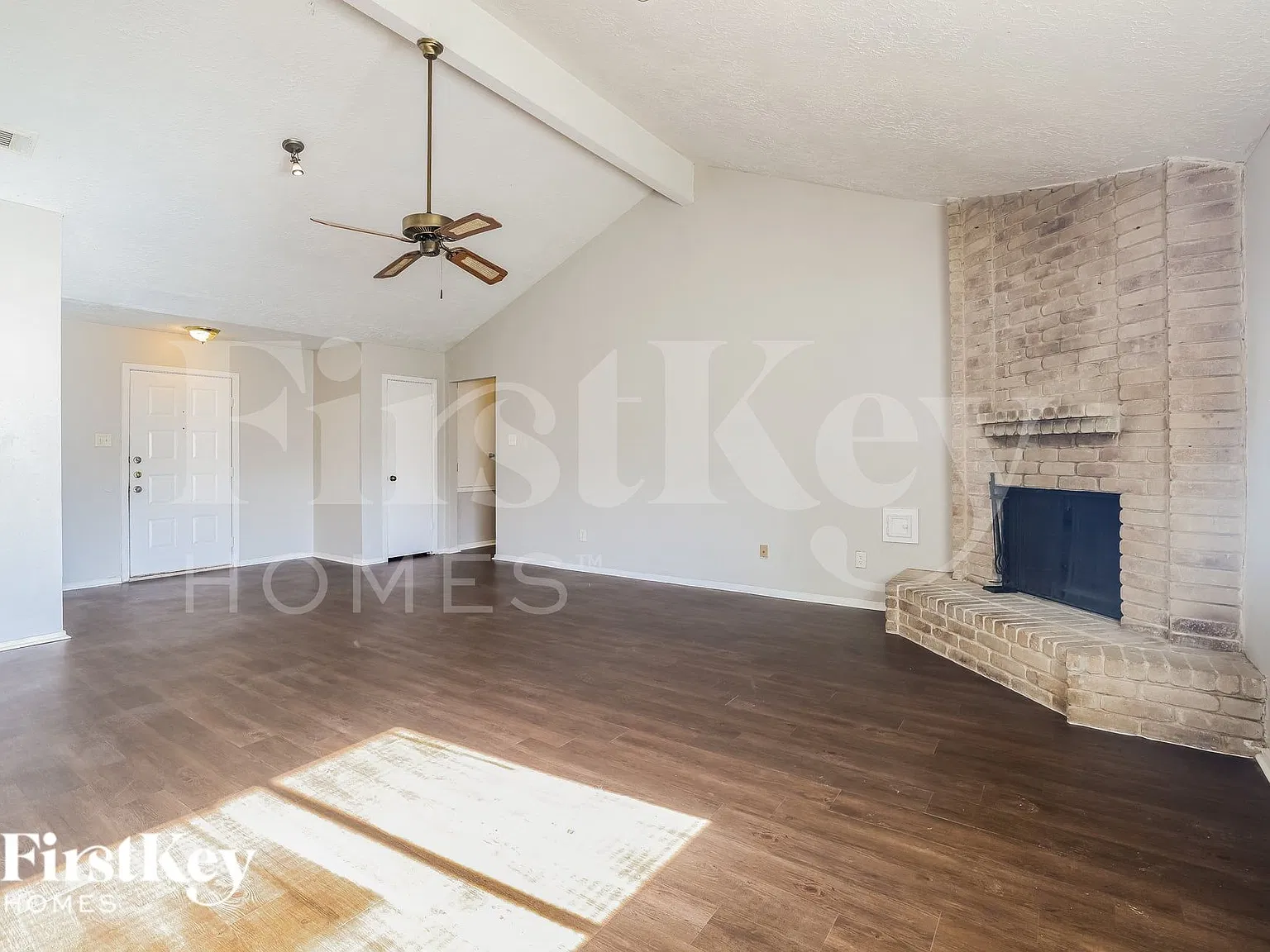 3 bed, 2.0 bath, 1636 sqft, $2,140 — Photo 3
