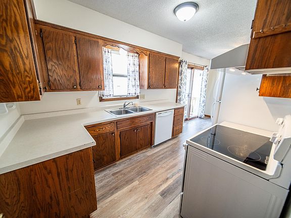 5th image of 979 18th St SE