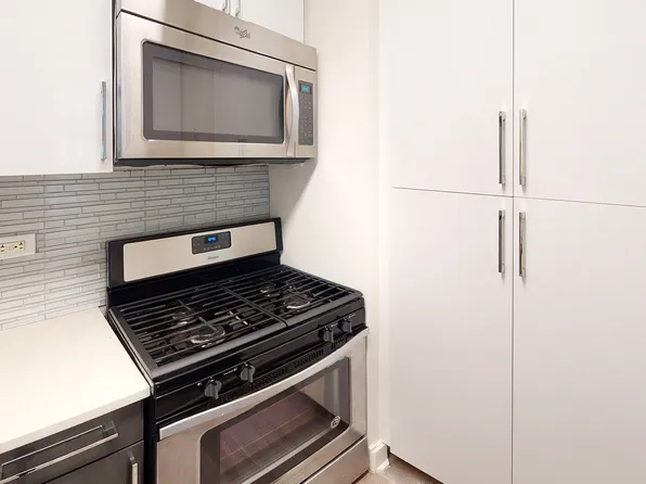 10 Hanover Square image 1 of 9