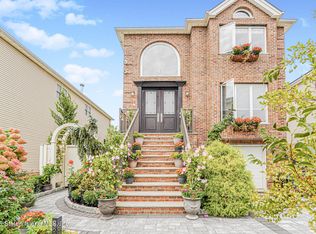 28 Brookside Loop, Staten Island, NY 10309