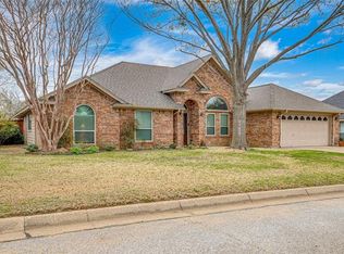 6311 Meadowmere Ln, Arlington, TX 76001