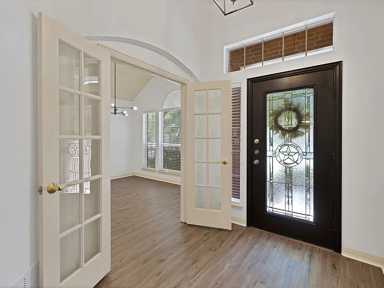5516 Broken Bend Dr — Photo 2
