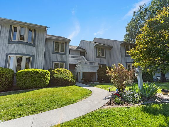 2nd image of 100 Wonderland Dr APT 5D