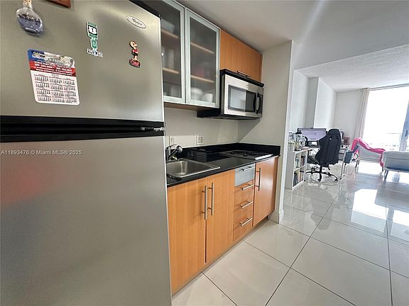 2nd image of 1750 N Bayshore Dr APT 2808