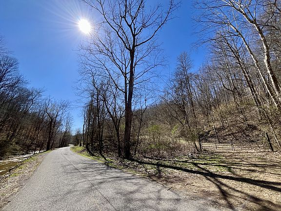 4th image of 458 Rock House Hollow Rd