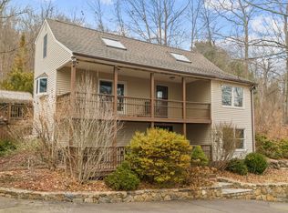 1540 Paradise Ave, Hamden, CT 06514