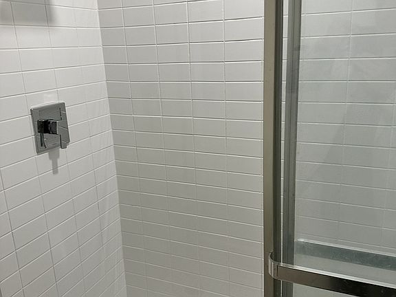 3rd image of 330 Richmond St W #518