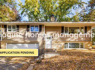 400 Timberland Dr, Burnsville, MN 55337