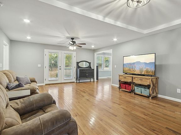 5th image of 2605 Vinca Ln