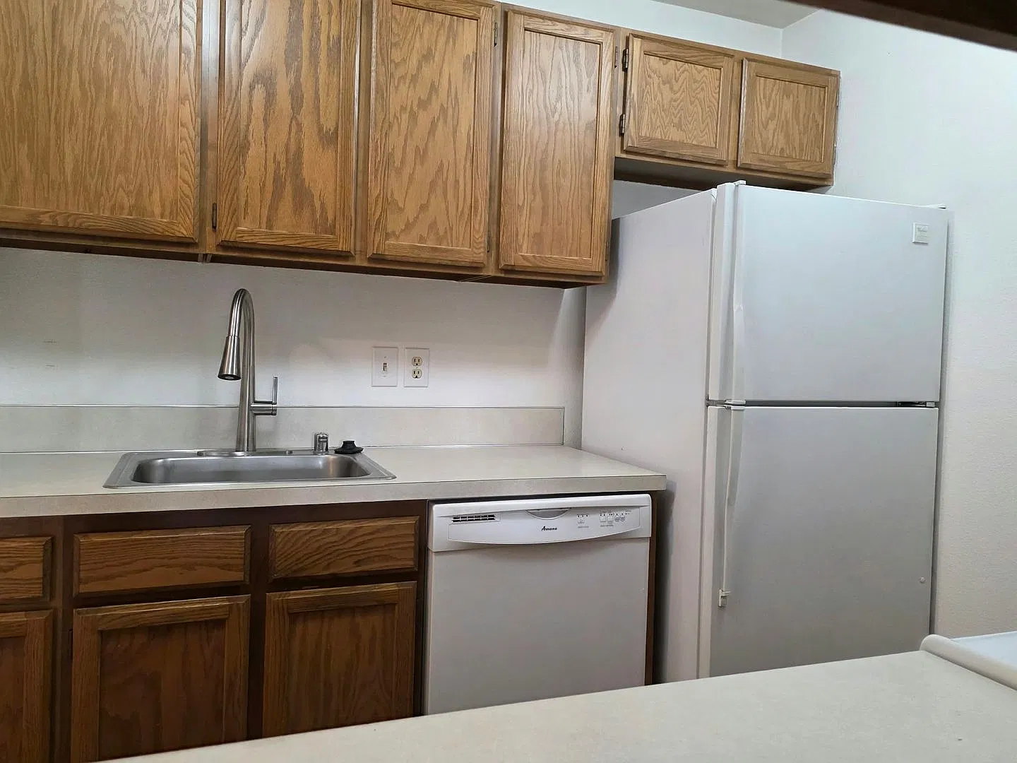 Spacious 1 bedroom 1 bathroom Condo in Downtown Everett! — Photo 3