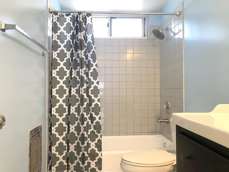 420 N Marguerita Ave #C — Photo 8