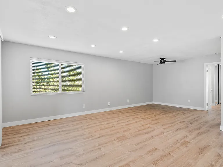 9175 Campina Dr #5 — Photo 17