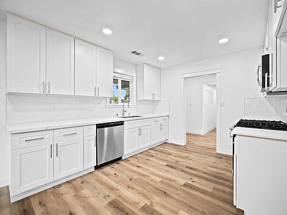 2nd image of 2546 S Woodland