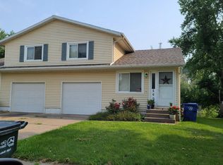 2907 W 34th St, Davenport, IA 52806