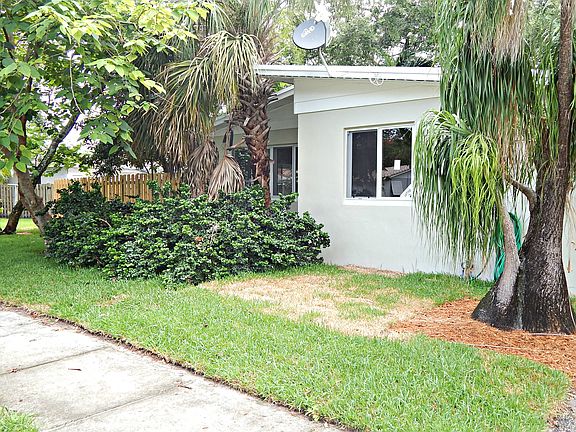 4th image of 2731 SW 16th Ct