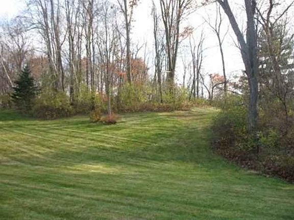 4th image of 418 Pinkster Ln
